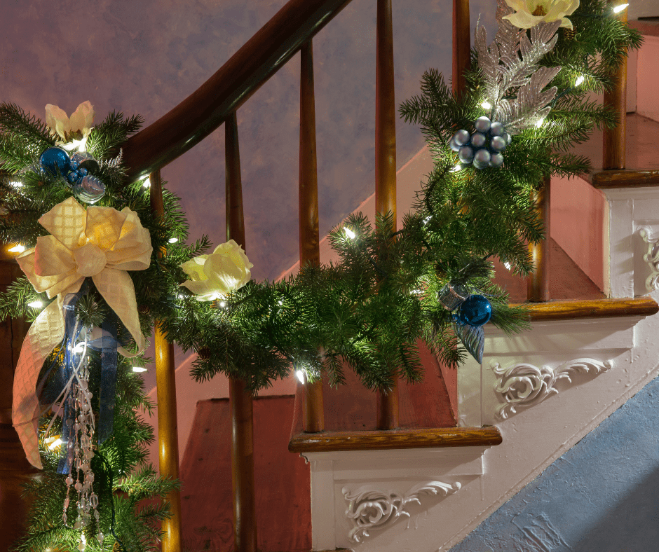 Featured image for “Inspiring Garland on Staircase Ideas”